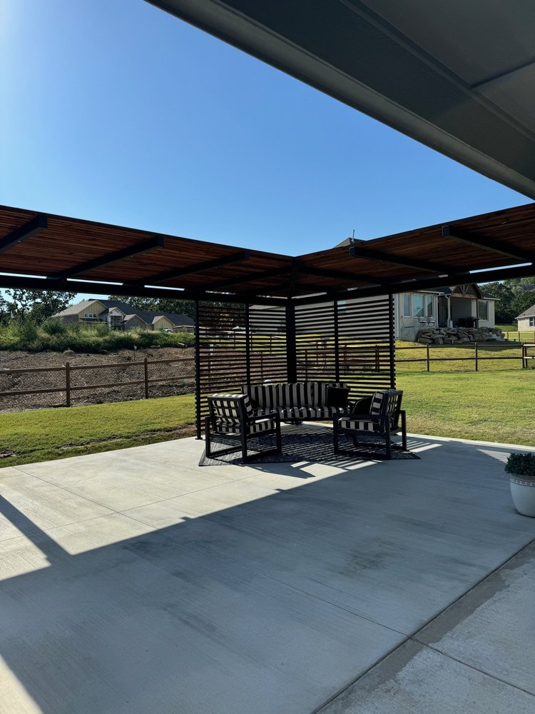 The Catoosa - L Shaped Cantilever Pergola with Backscreen and Furniture